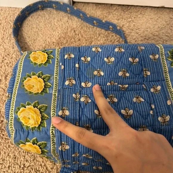 Rare Vintage Classic Vera Bradley 100 bag/mini duffel purse in Bees and Roses - Picture 7 of 8